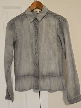 cloth & stone faded light gray chambray button-down shirt